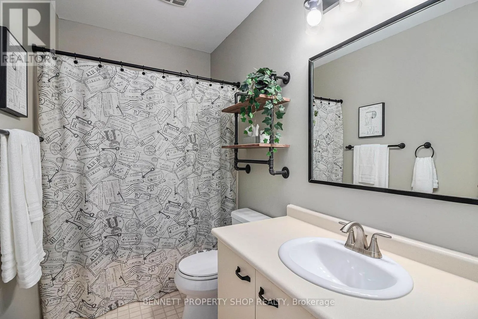 1865 LECLAIR CRESCENT