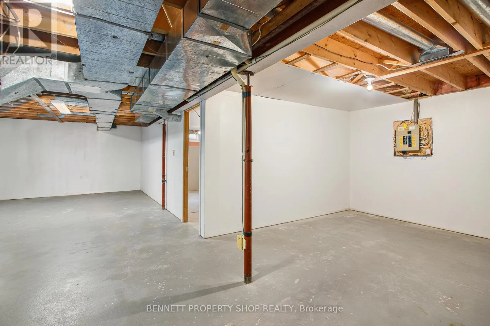 1865 LECLAIR CRESCENT