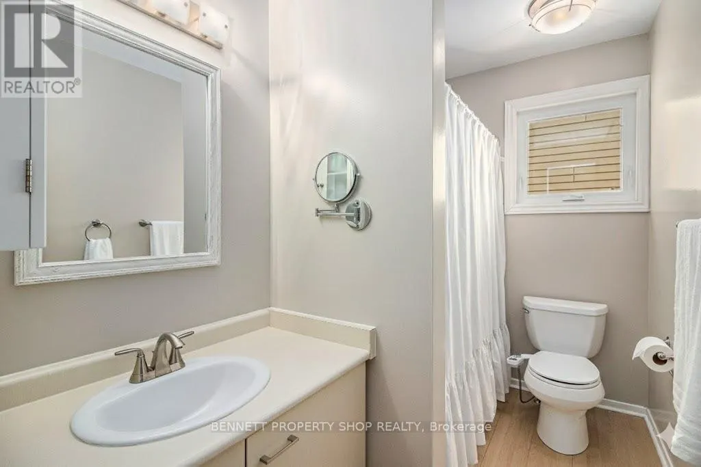 1865 LECLAIR CRESCENT