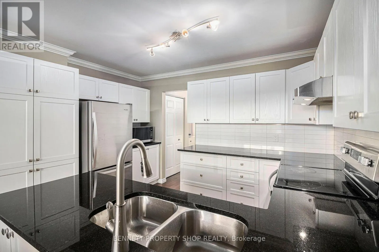 1865 LECLAIR CRESCENT