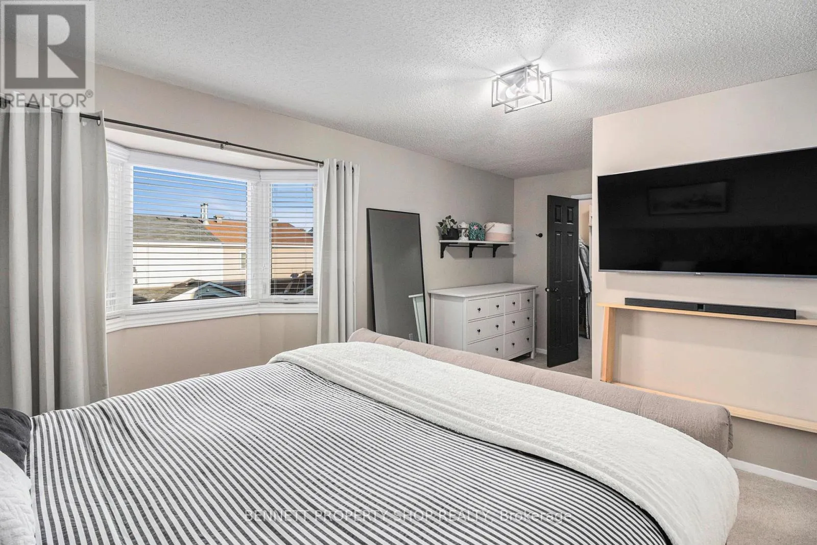 1865 LECLAIR CRESCENT