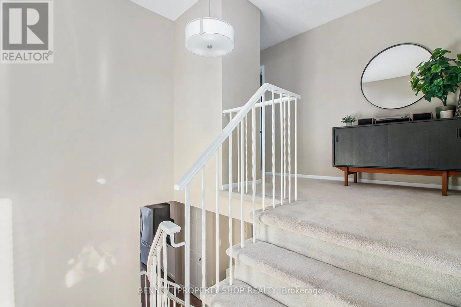 1865 LECLAIR CRESCENT