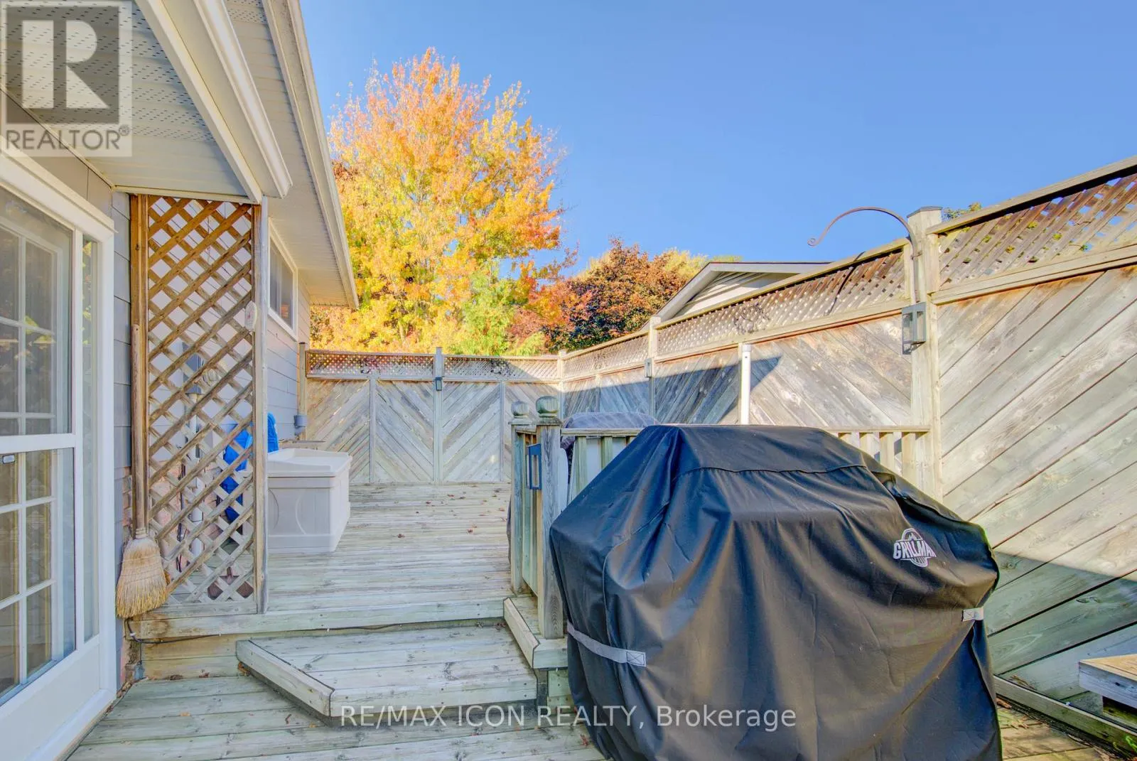 55 GRACEFIELD CRESCENT