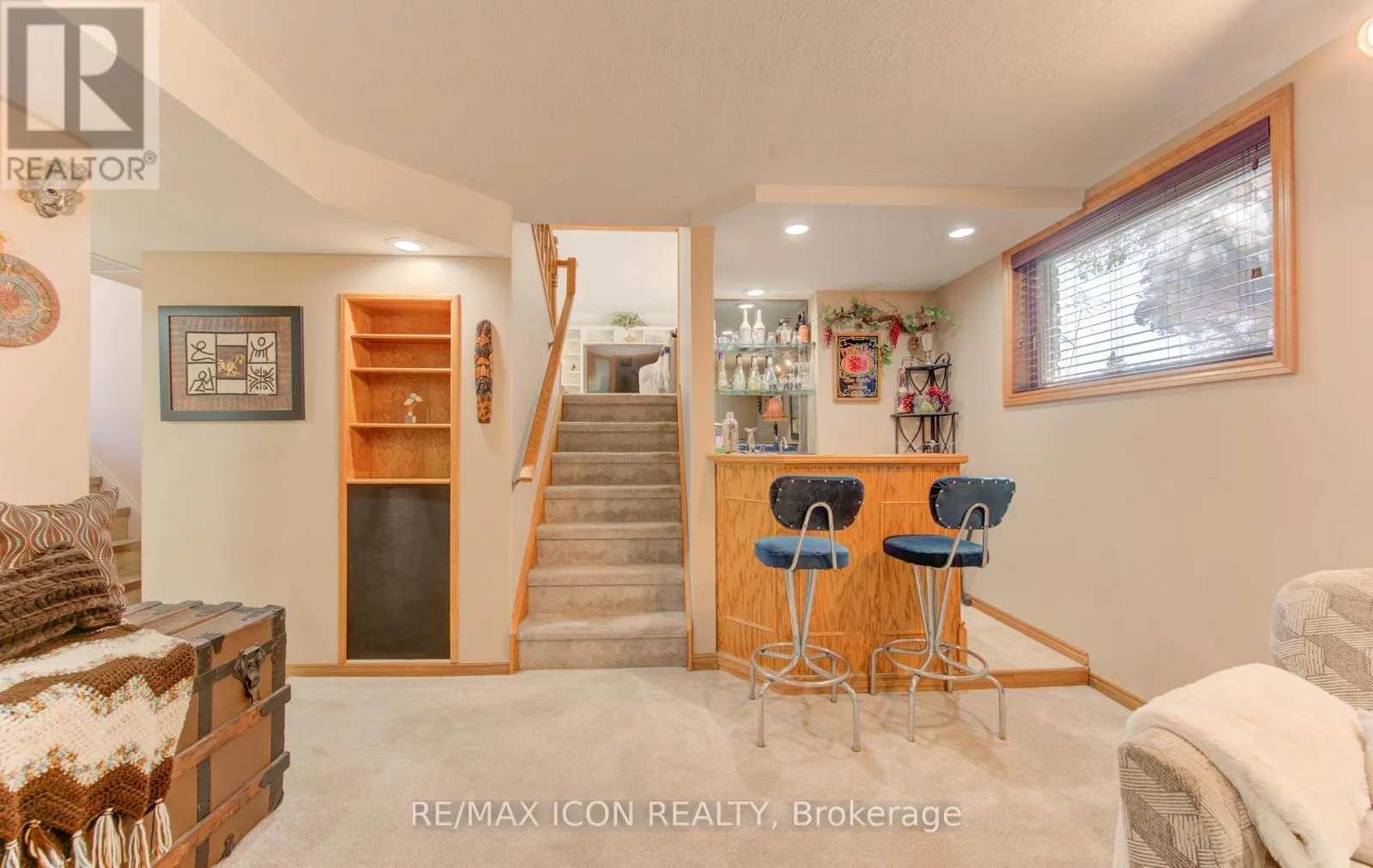 55 GRACEFIELD CRESCENT