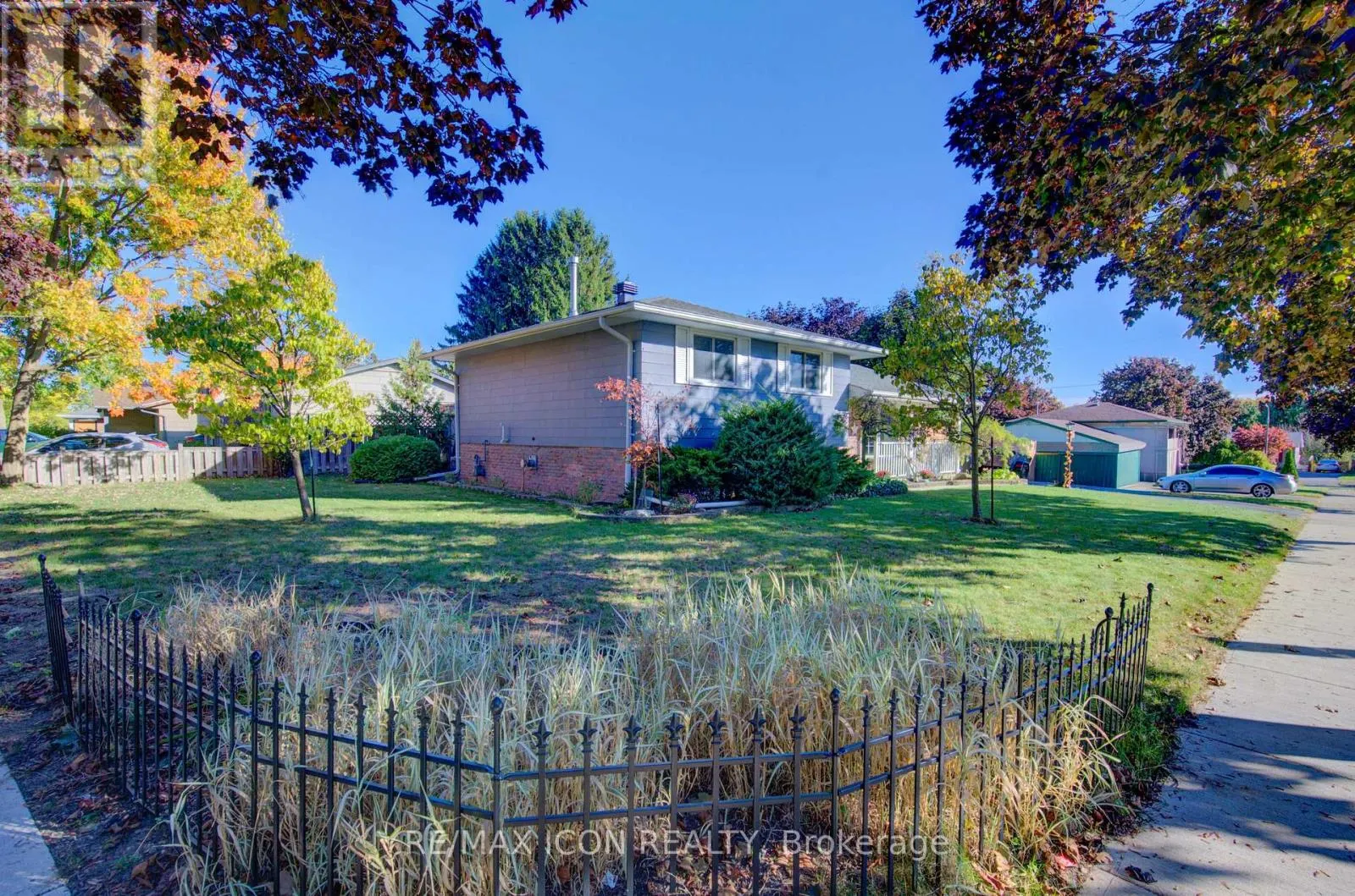 55 GRACEFIELD CRESCENT