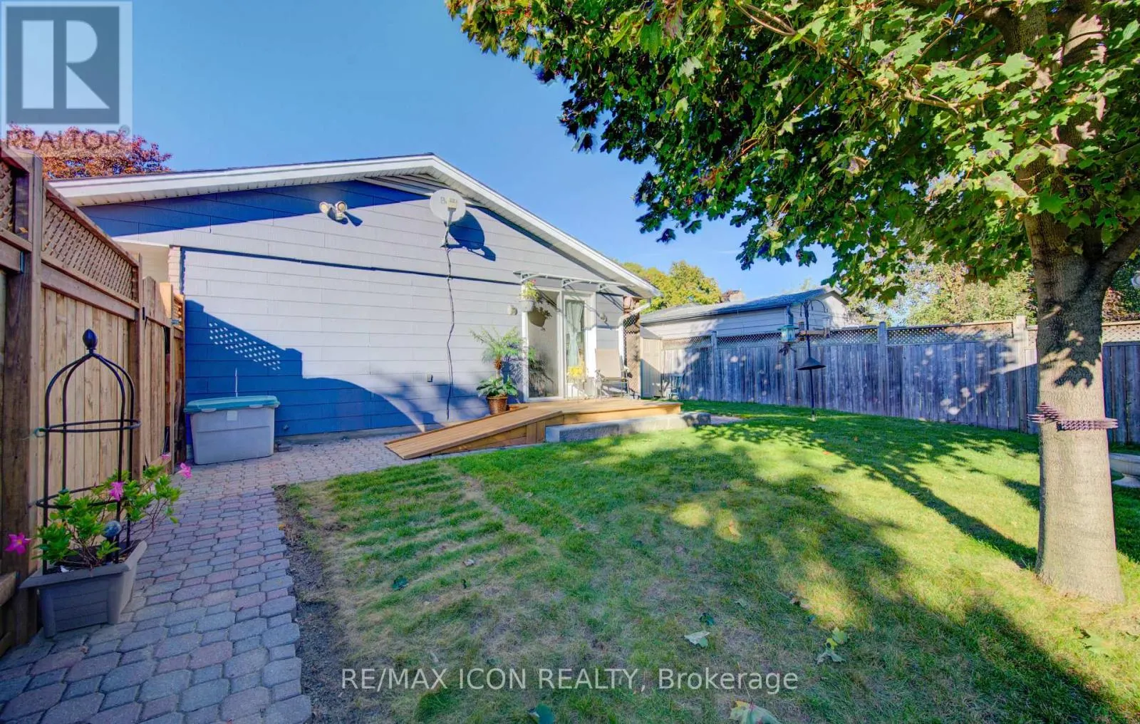 55 GRACEFIELD CRESCENT