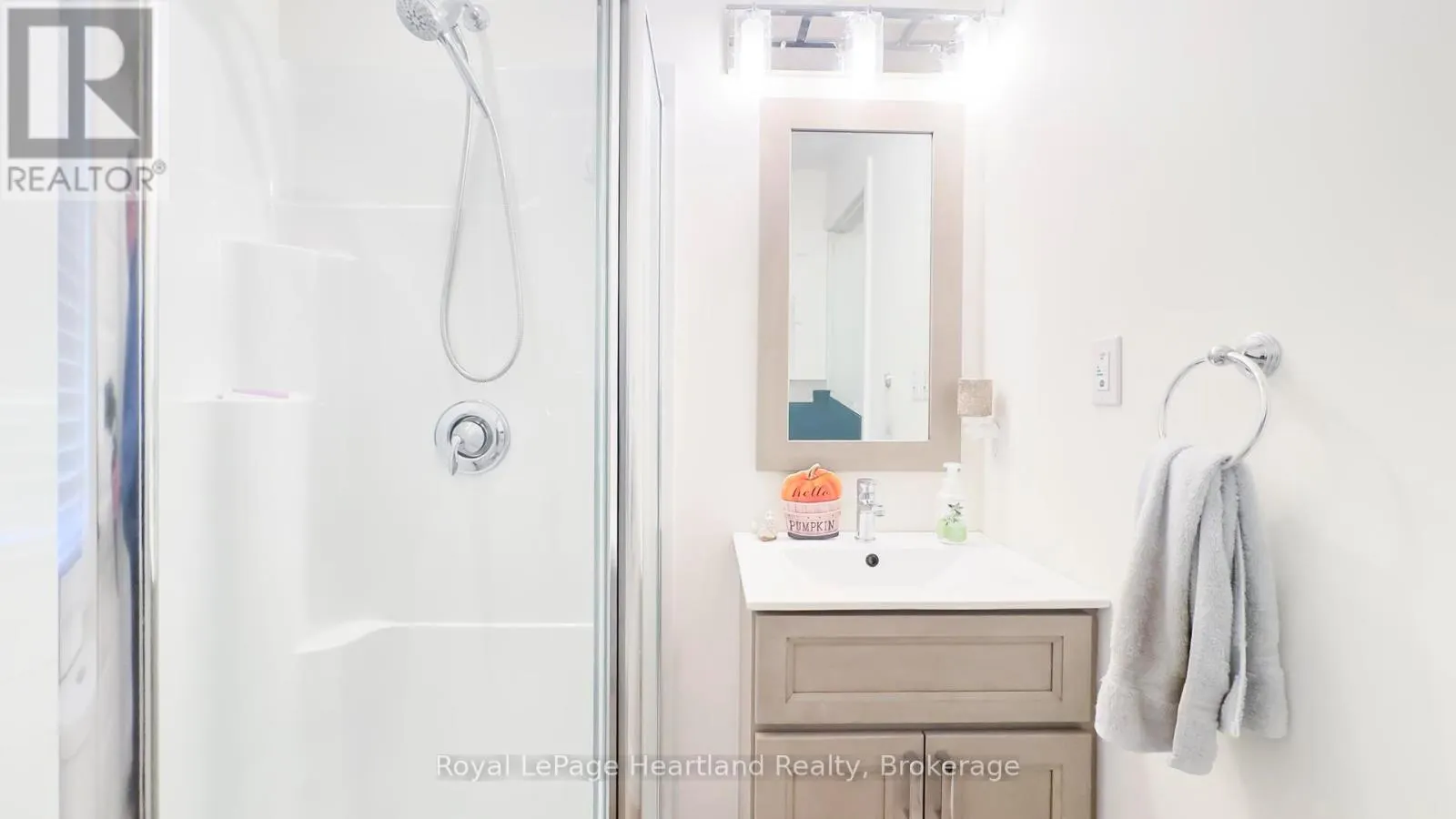 13 - 33 FAIRHAVEN LANE, #13