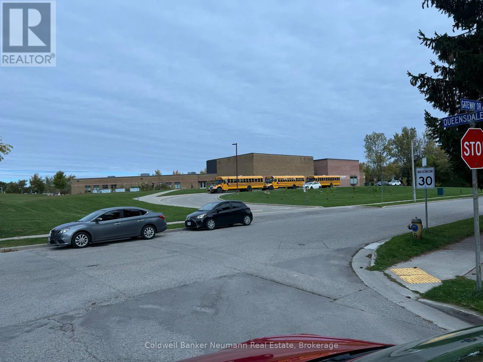 125 QUEENSDALE CRESCENT