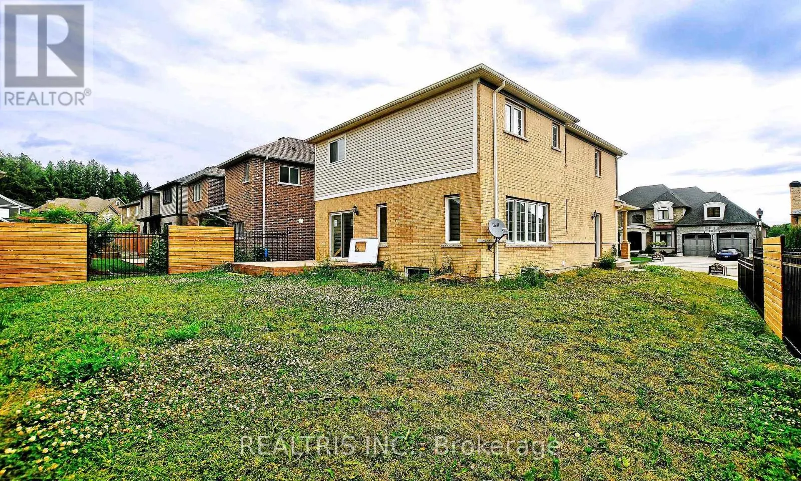 LOWER - 85 EAGLECREST STREET