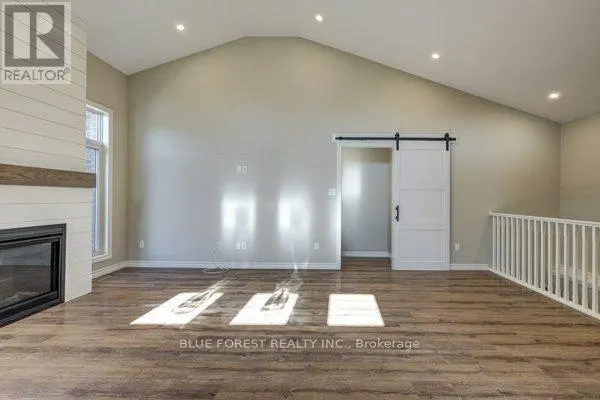 125 OLD FIELD LANE S