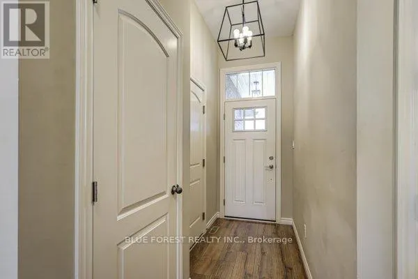 125 OLD FIELD LANE S