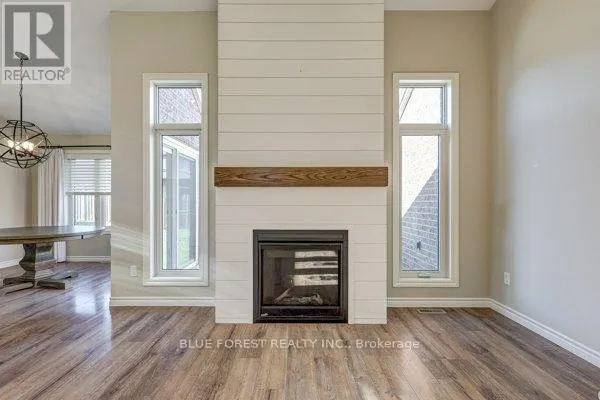 125 OLD FIELD LANE S