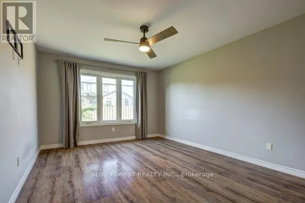 125 OLD FIELD LANE S