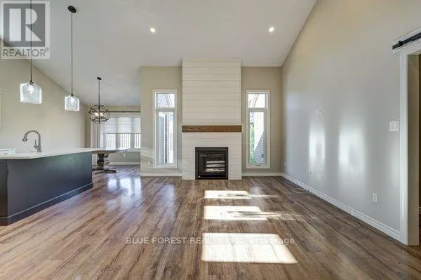 125 OLD FIELD LANE S