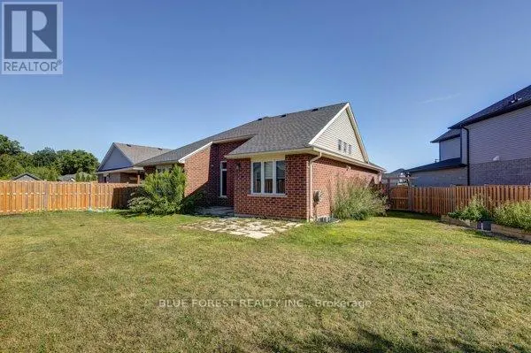 125 OLD FIELD LANE S