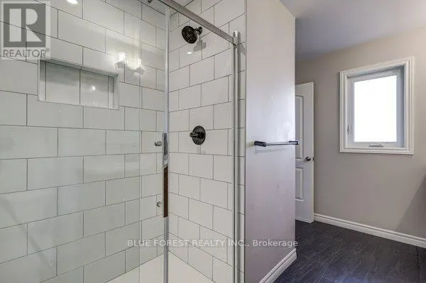 125 OLD FIELD LANE S