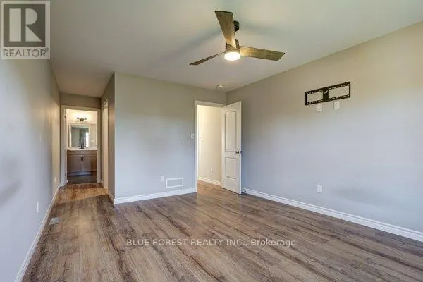 125 OLD FIELD LANE S