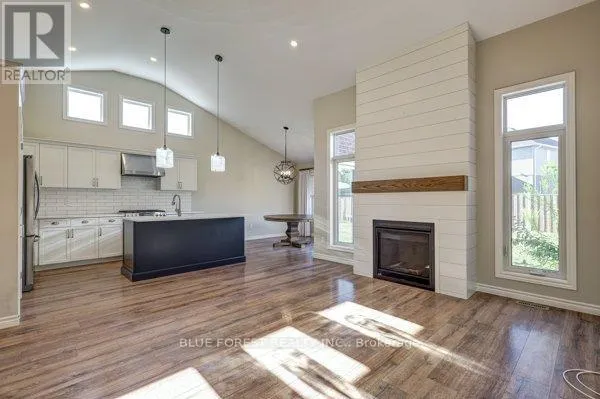 125 OLD FIELD LANE S