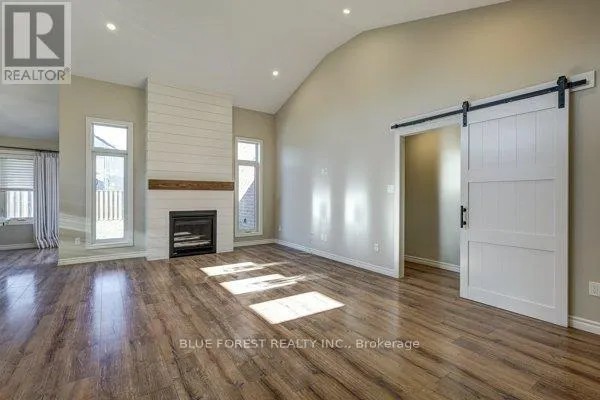 125 OLD FIELD LANE S