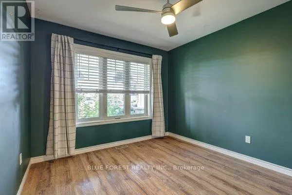 125 OLD FIELD LANE S