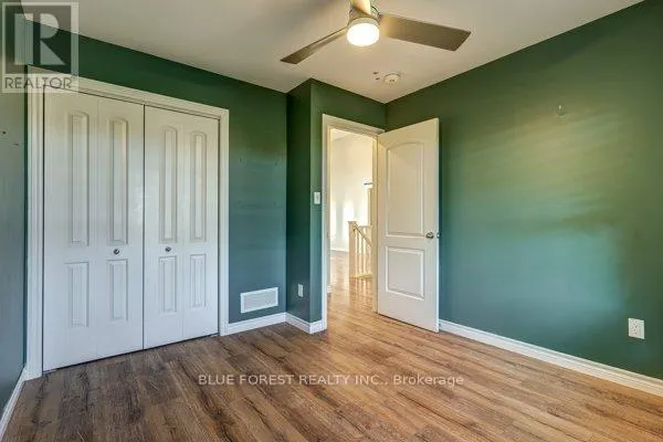 125 OLD FIELD LANE S