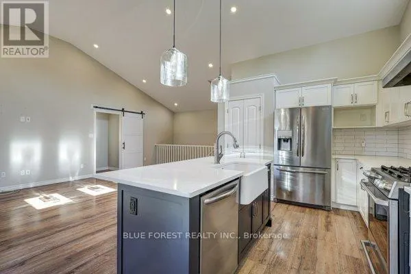 125 OLD FIELD LANE S