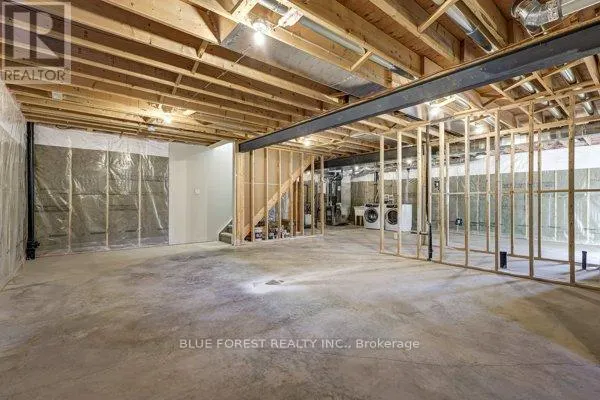 125 OLD FIELD LANE S