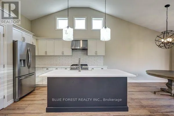 125 OLD FIELD LANE S