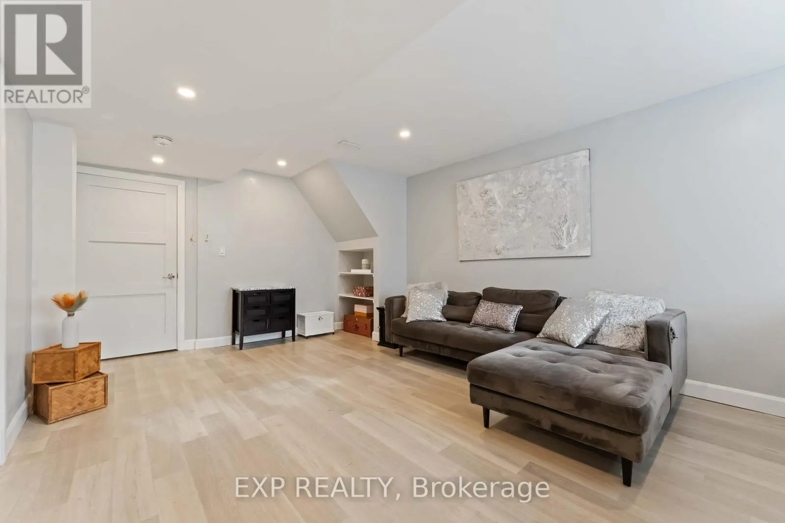 B - 1223 KITCHENER AVENUE