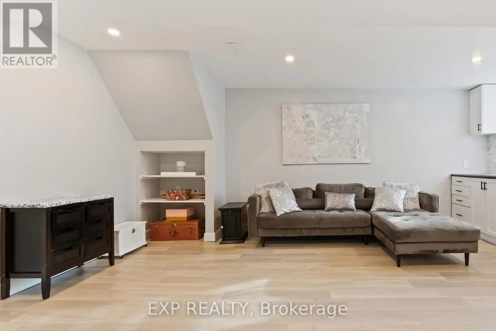 B - 1223 KITCHENER AVENUE