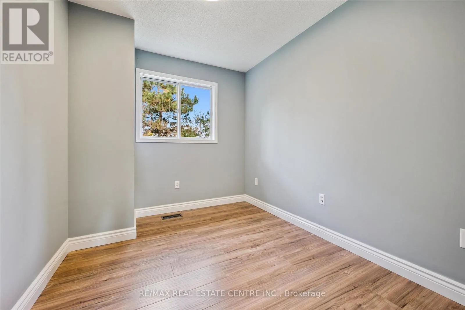 5 - 589 BEECHWOOD DRIVE