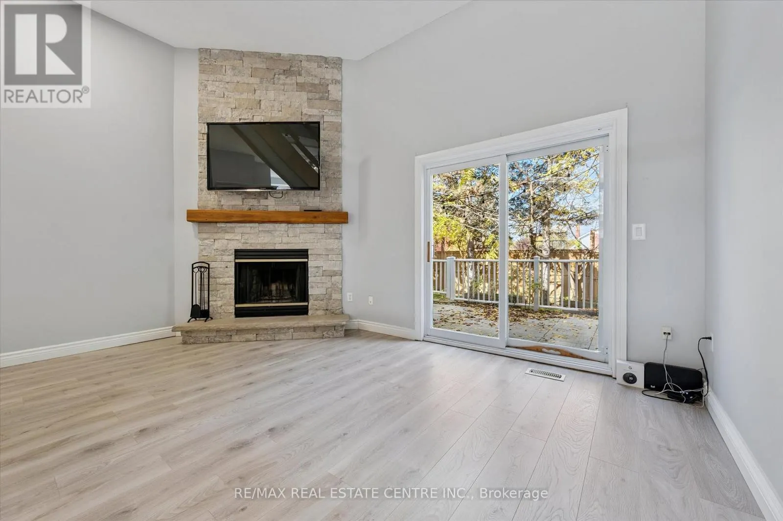 5 - 589 BEECHWOOD DRIVE