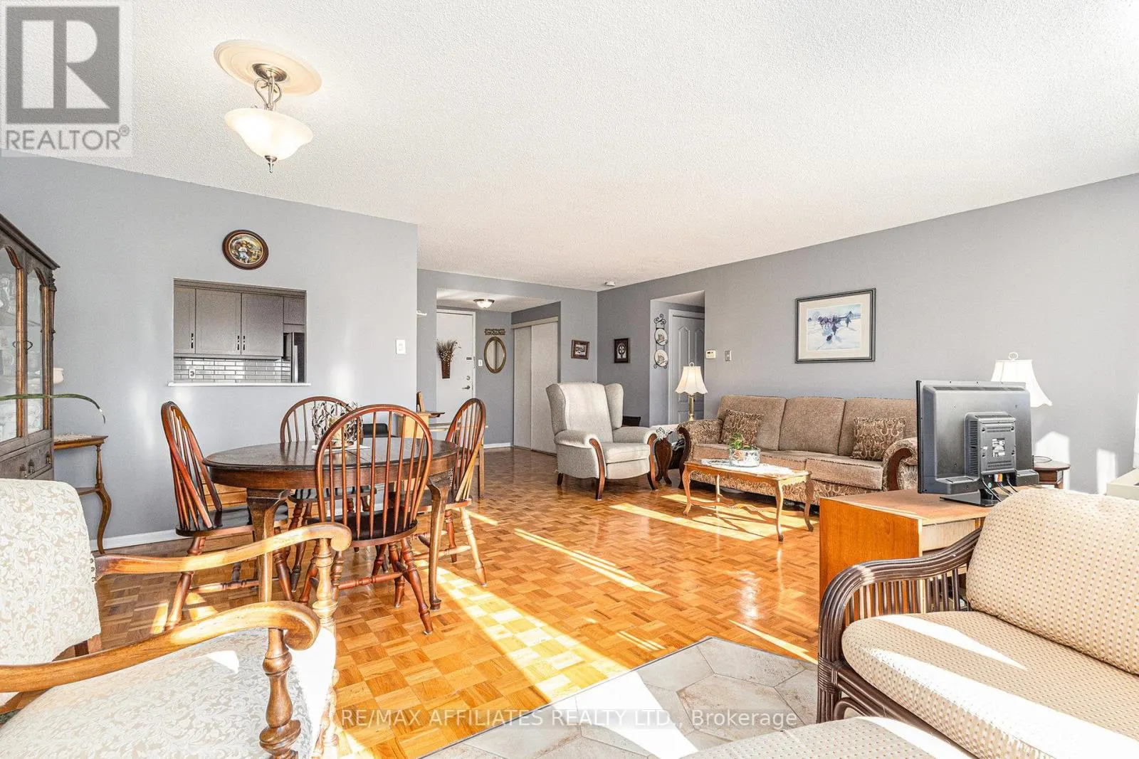 407 - 2760 CAROUSEL CRESCENT