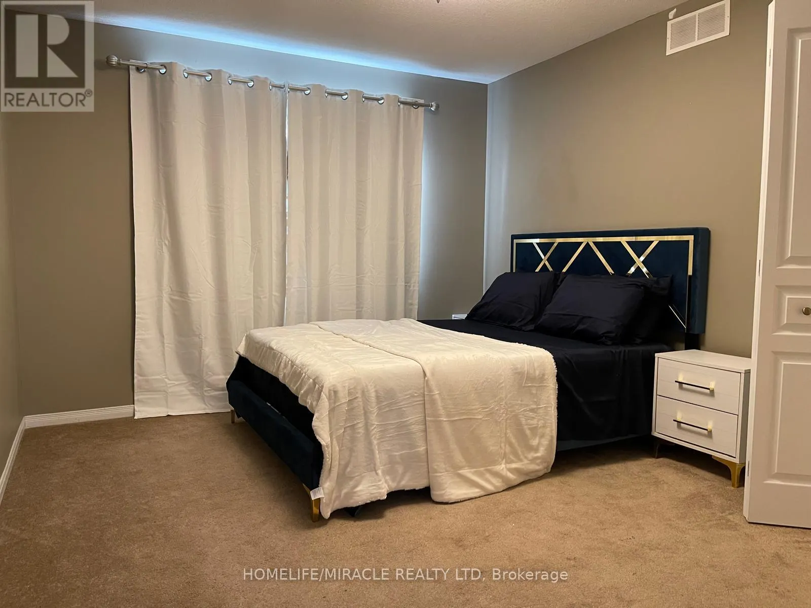 455 CHAMPLAIN AVENUE