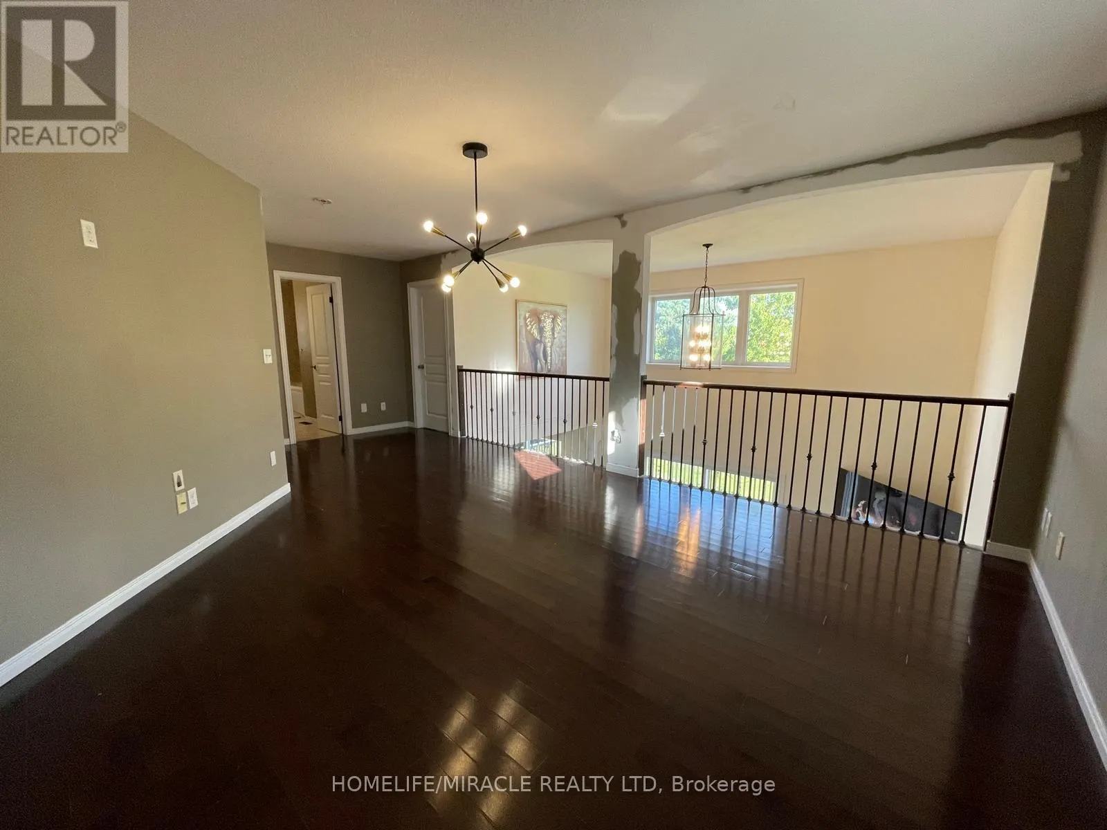 455 CHAMPLAIN AVENUE