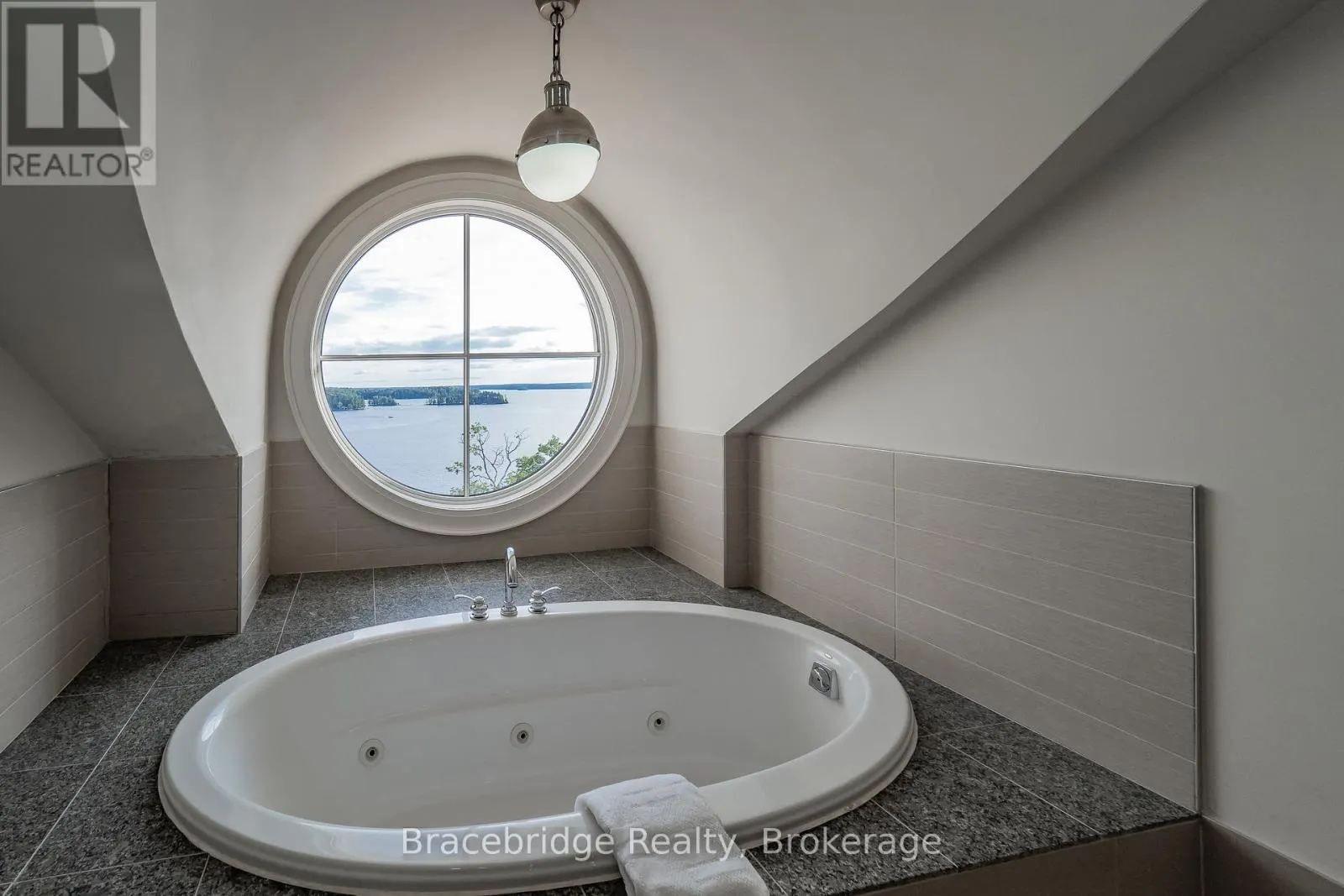 1869 MUSKOKA RD 118 W HIGHWAY