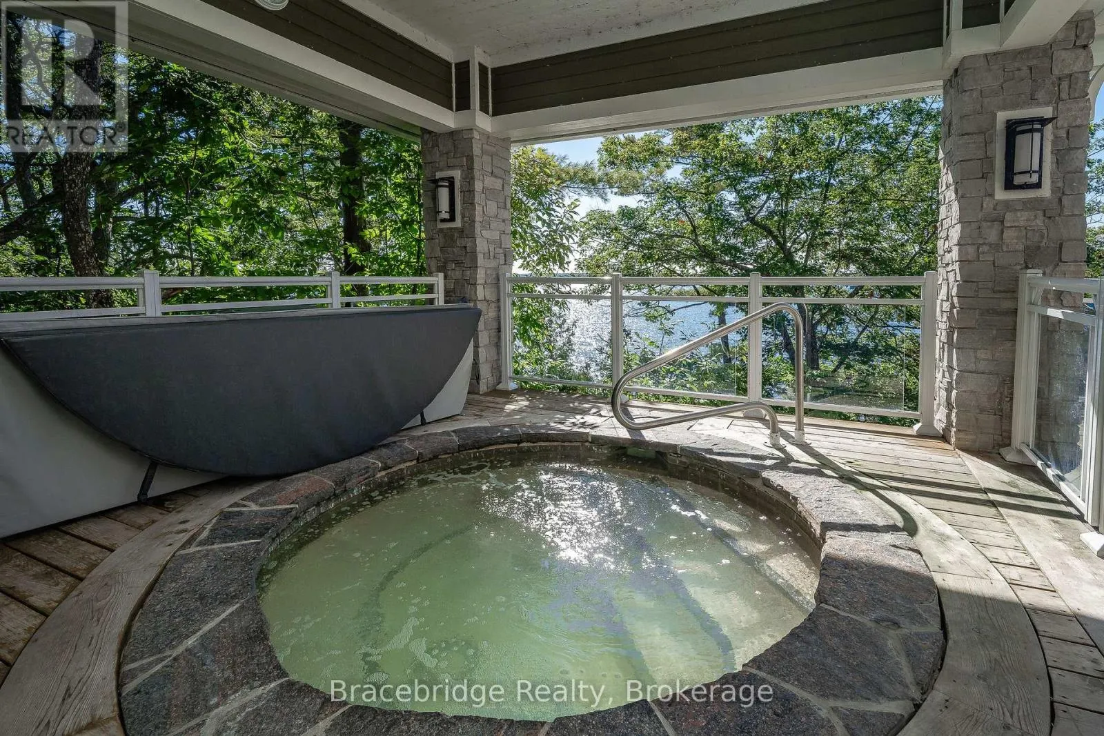 1869 MUSKOKA RD 118 W HIGHWAY