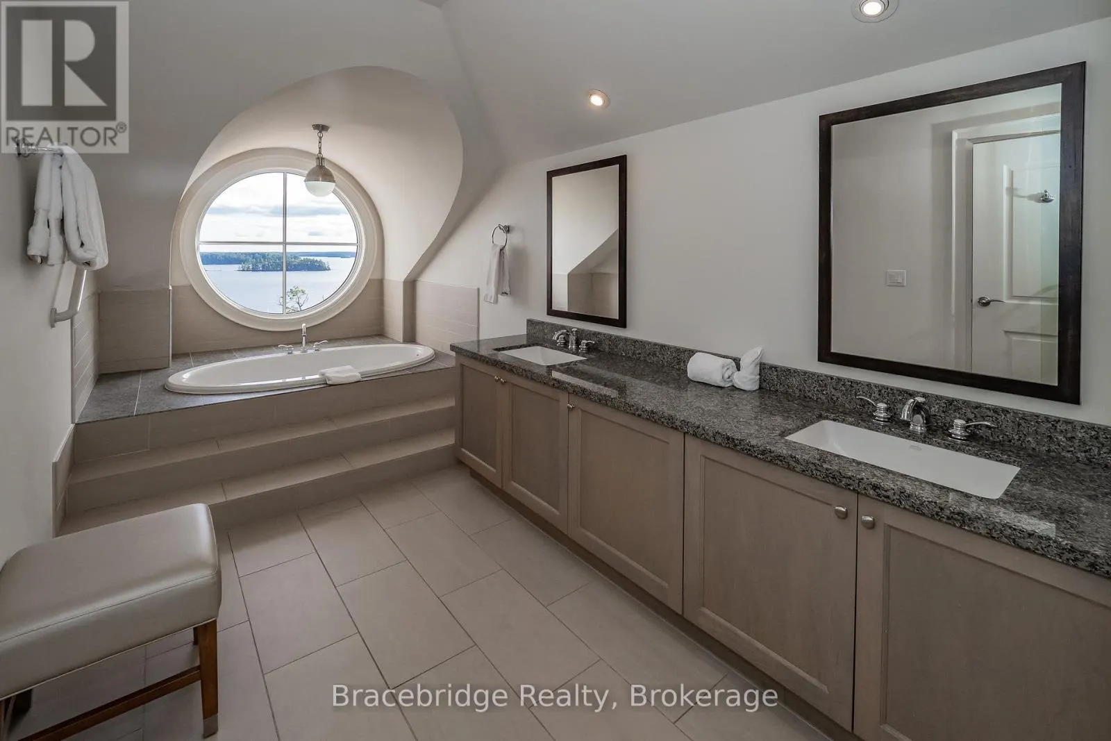 1869 MUSKOKA RD 118 W HIGHWAY