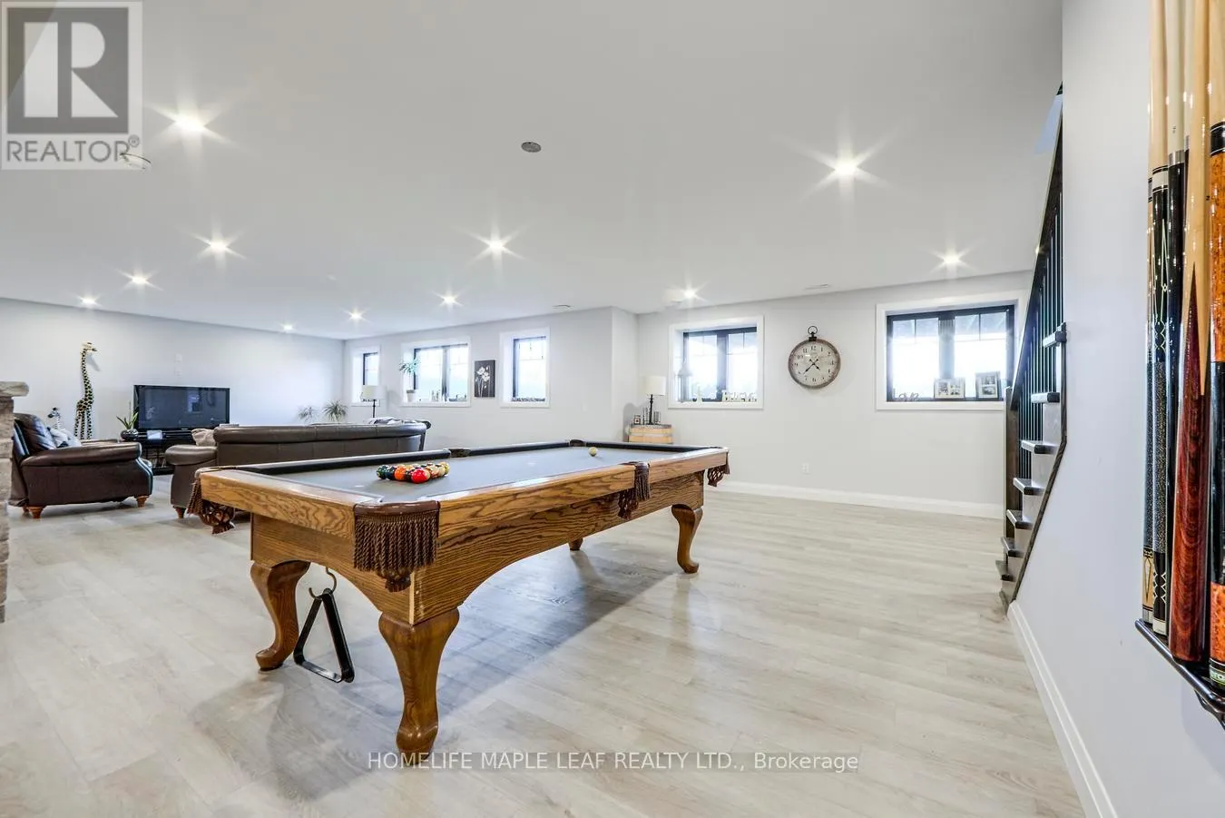 17 - 585437 COUNTY ROAD