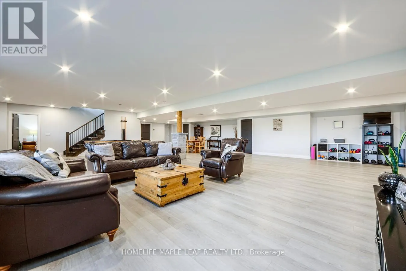 17 - 585437 COUNTY ROAD