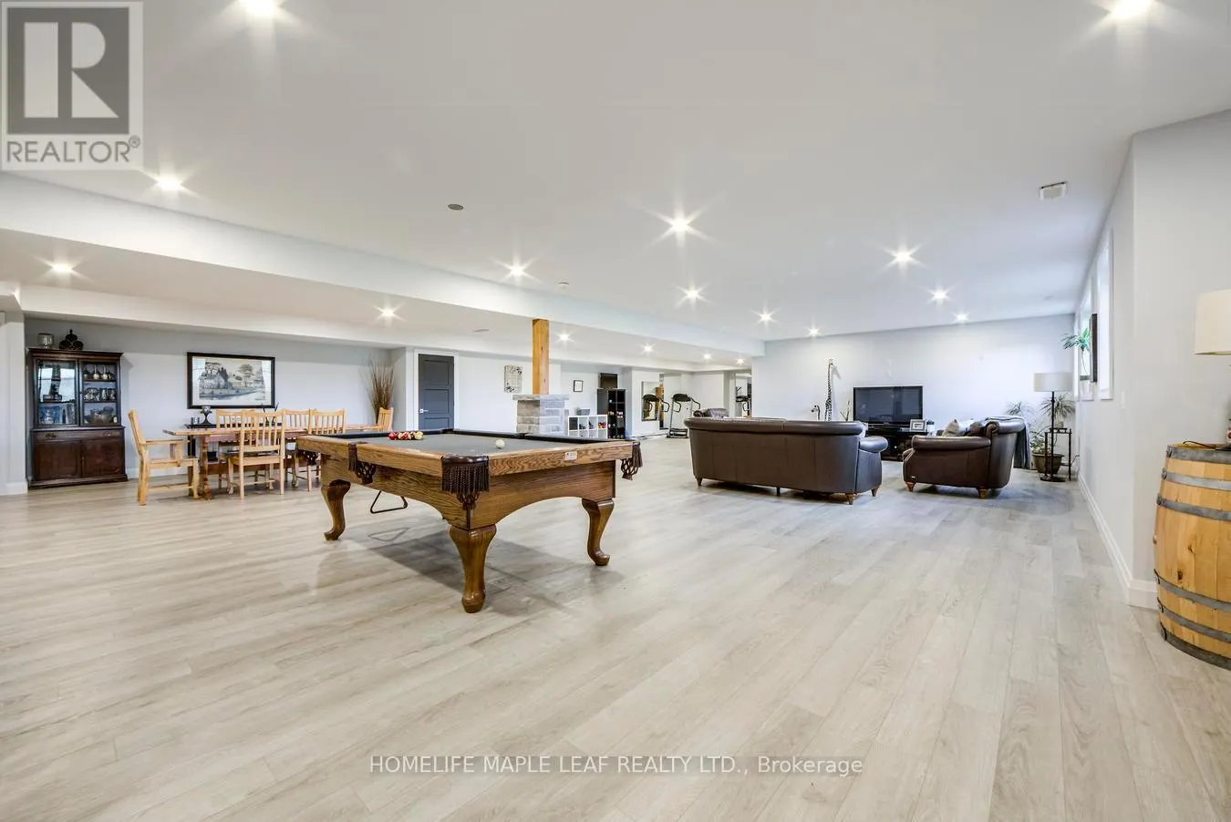 17 - 585437 COUNTY ROAD