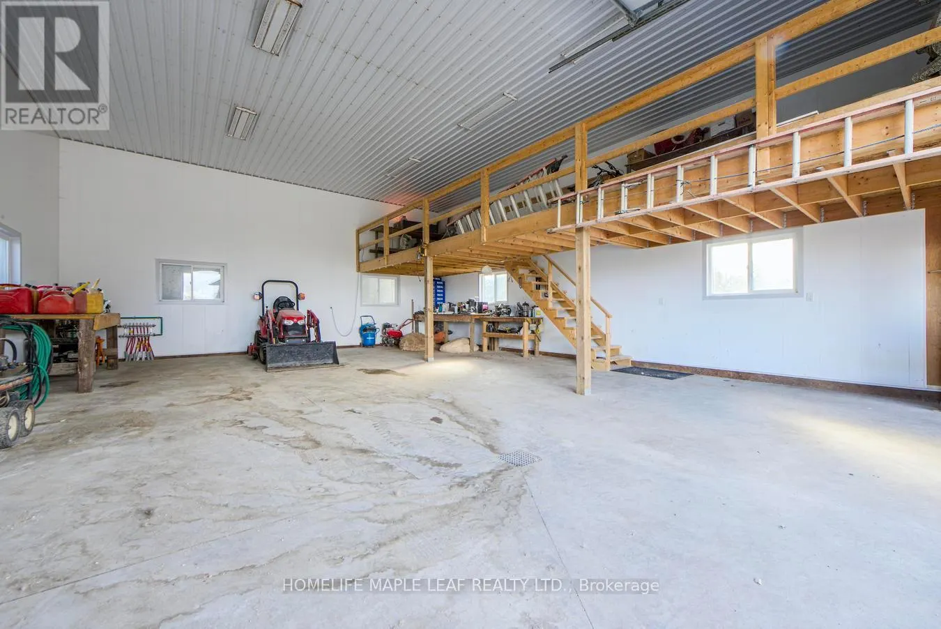 17 - 585437 COUNTY ROAD