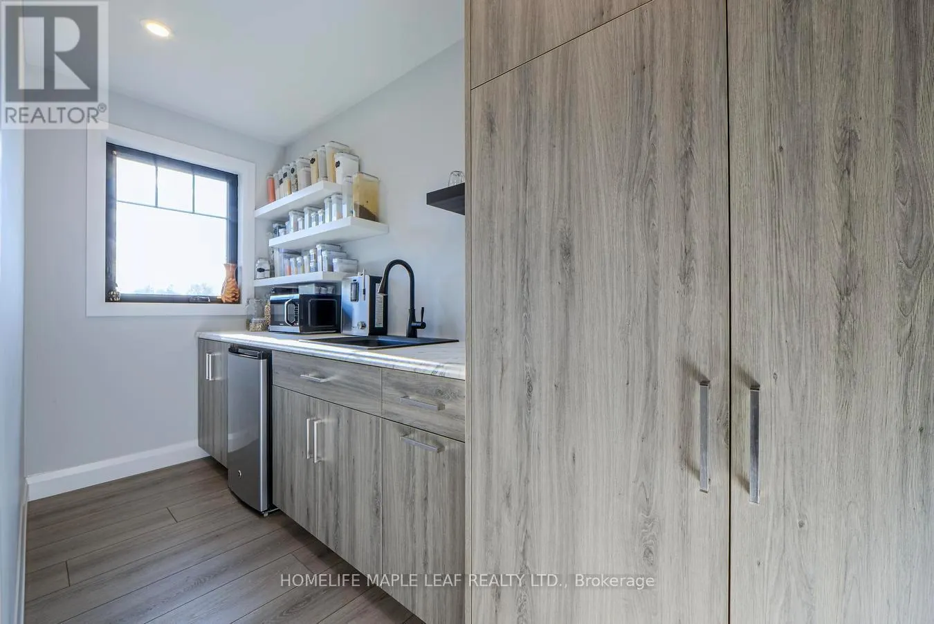 17 - 585437 COUNTY ROAD