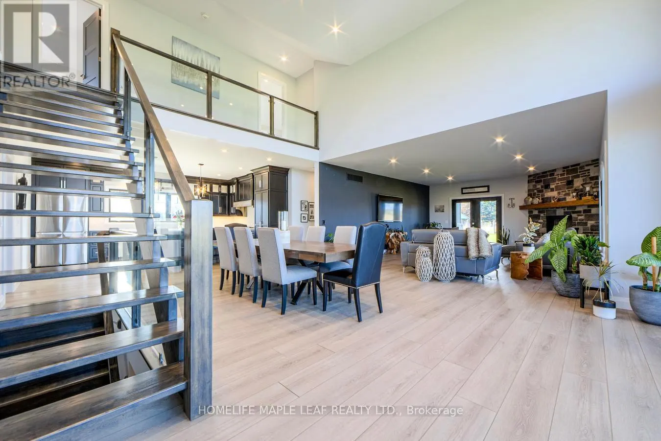 17 - 585437 COUNTY ROAD