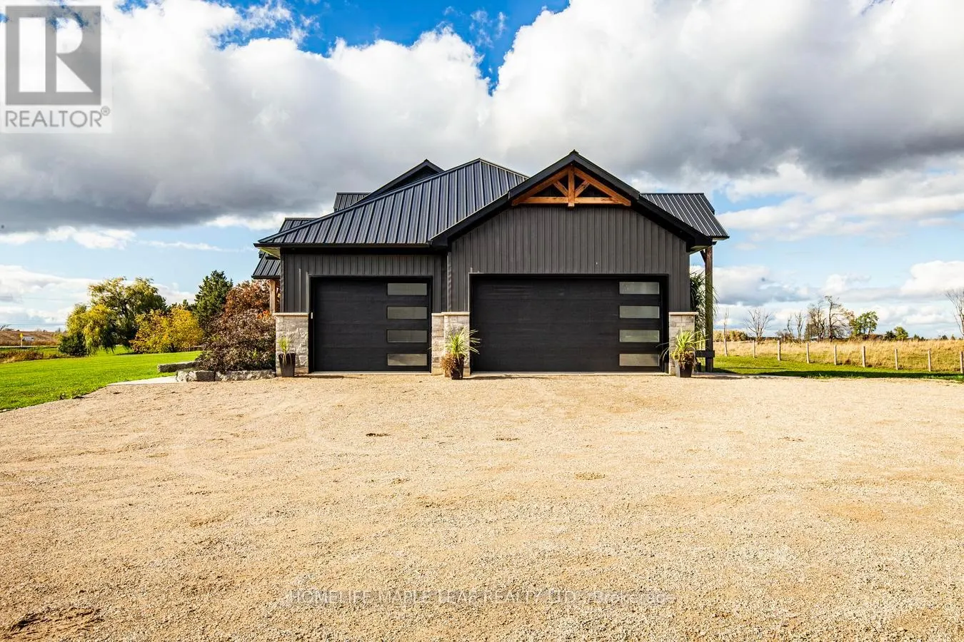 17 - 585437 COUNTY ROAD