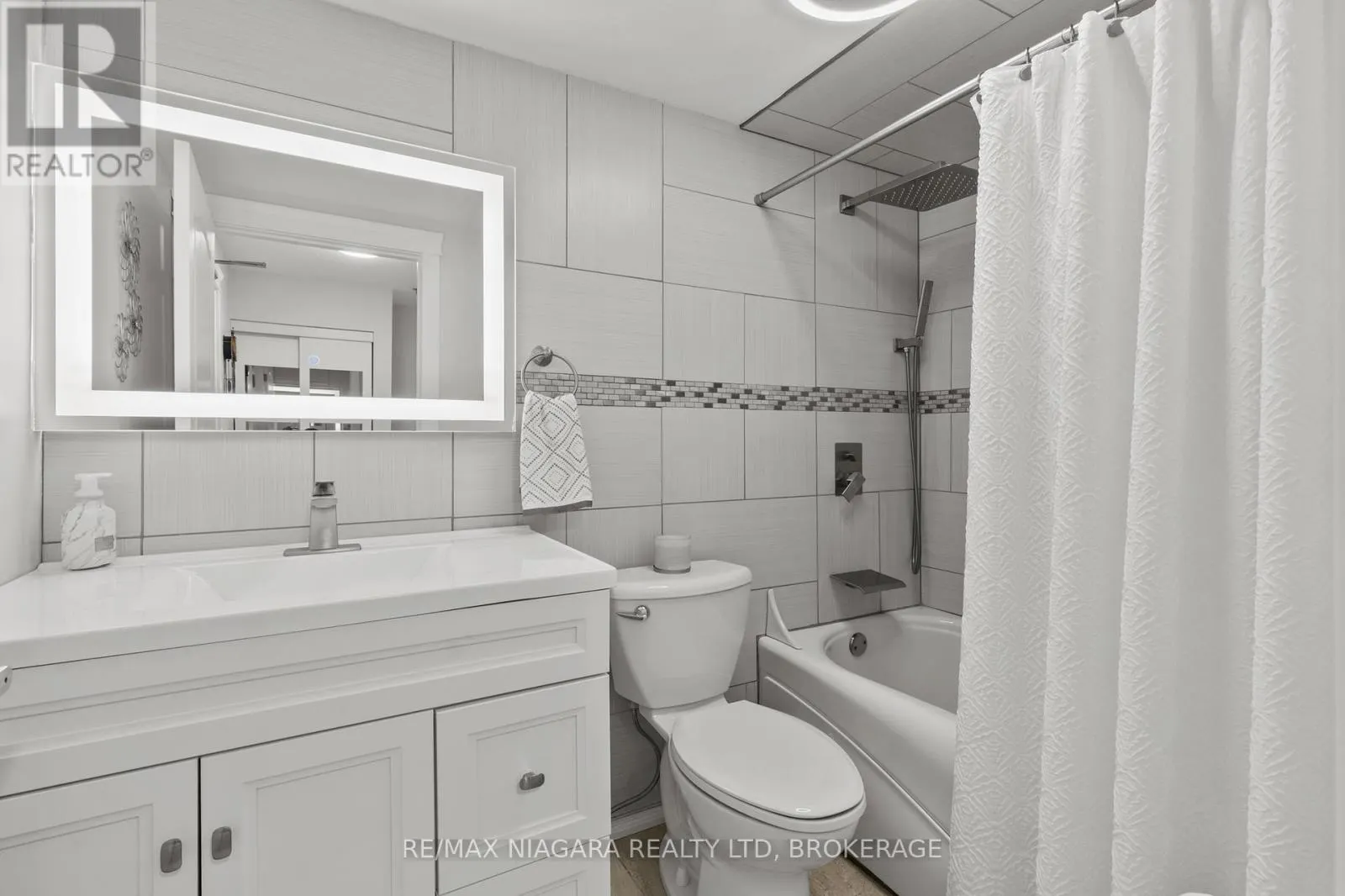 1304 - 330 PRINCE CHARLES DRIVE, #1304