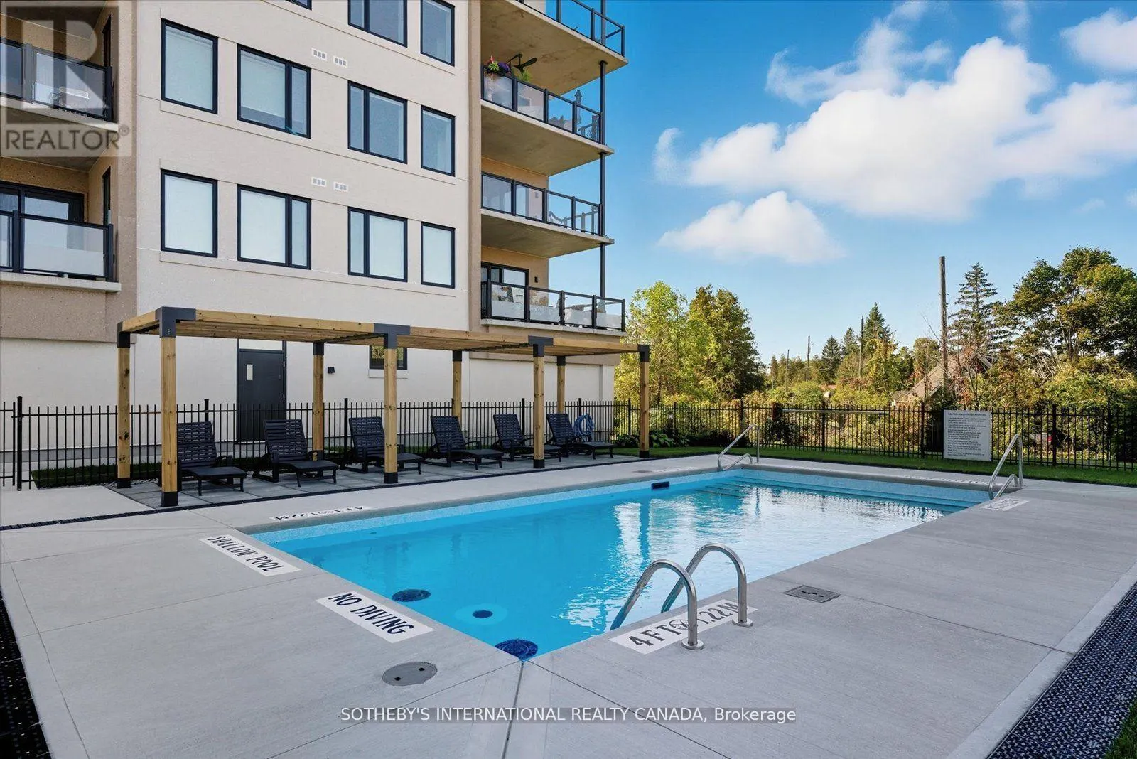 306 - 19B WEST STREET N