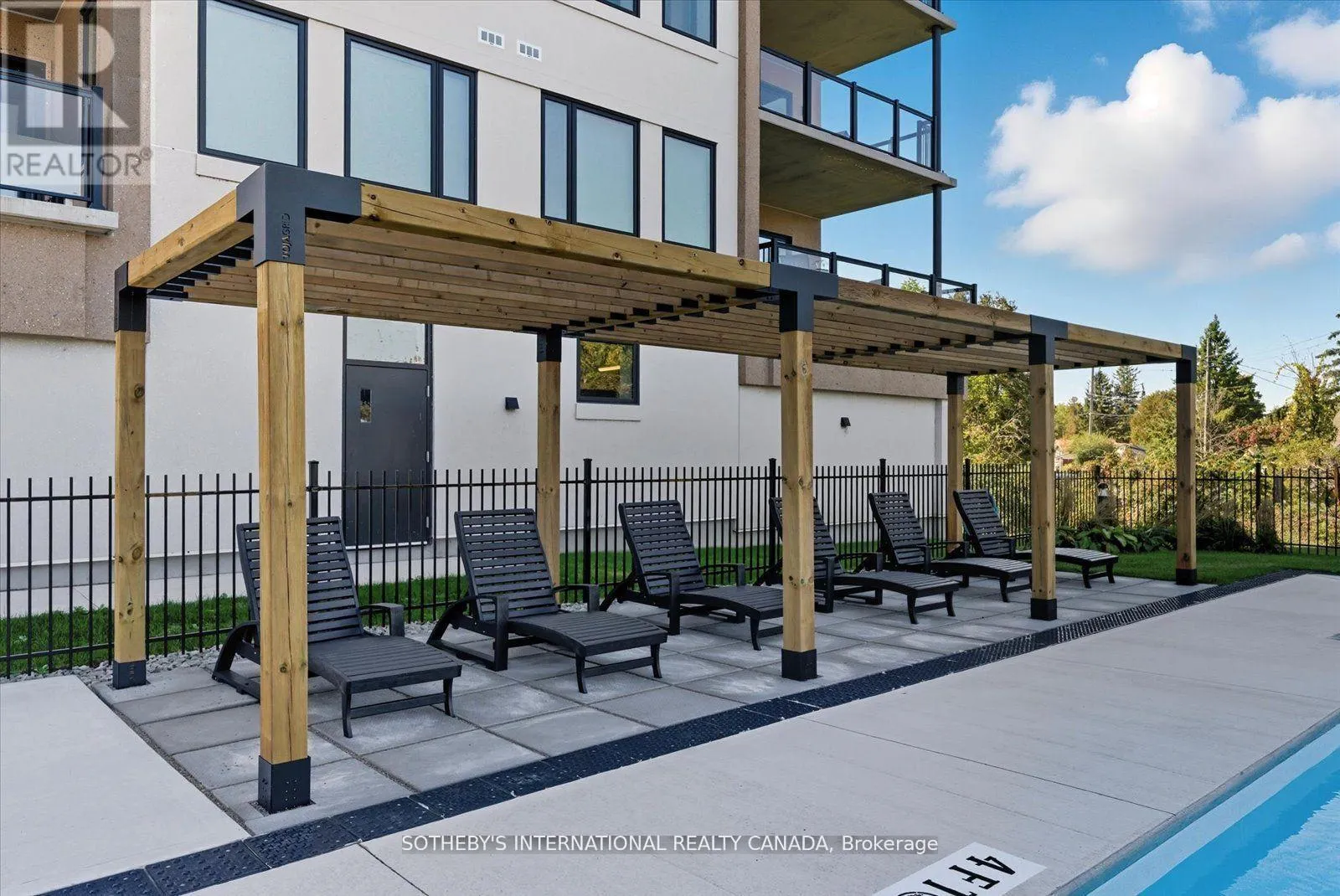 306 - 19B WEST STREET N