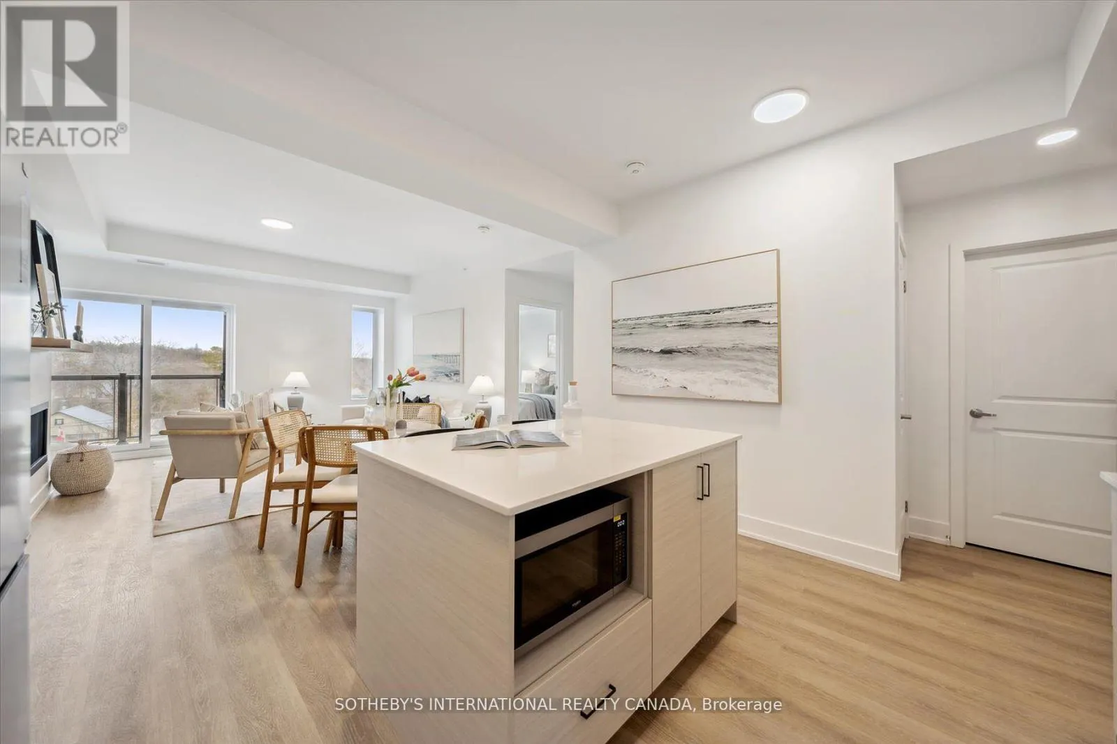 306 - 19B WEST STREET N