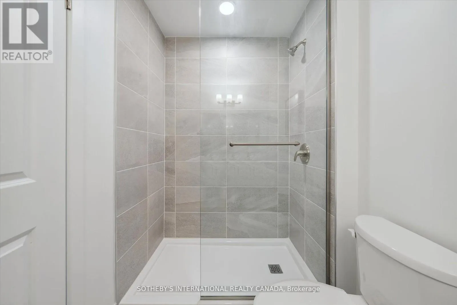 306 - 19B WEST STREET N